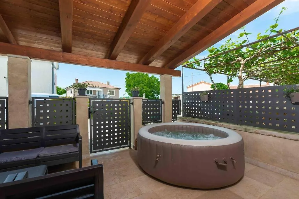 Holiday House Mateo Bubani 0*,  Croacia