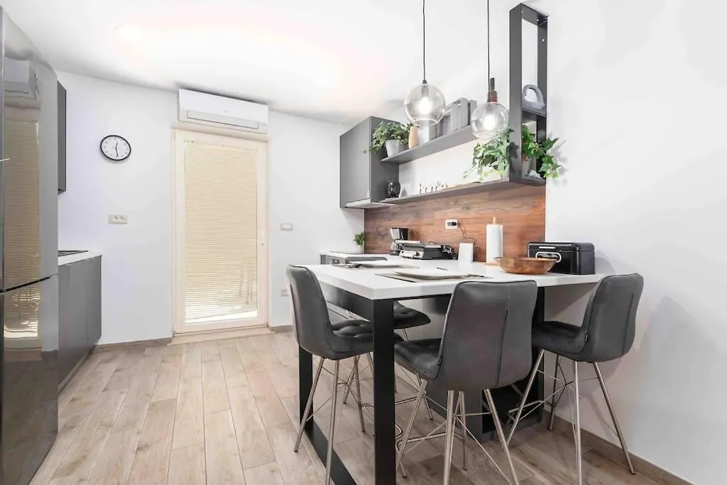 Holiday House Mateo Bubani Apartamento